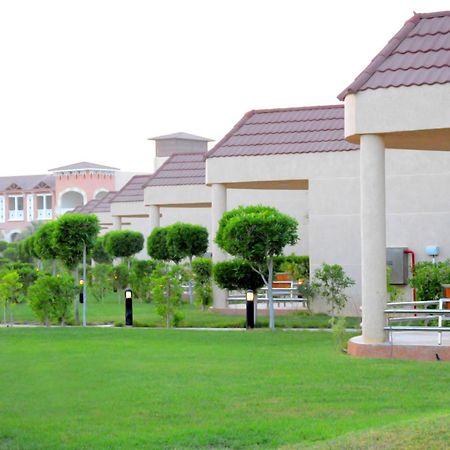 Radisson Blu Resort, Al Khobar Халф Муун Бей Екстериор снимка Residential villas in Al-Ghazal