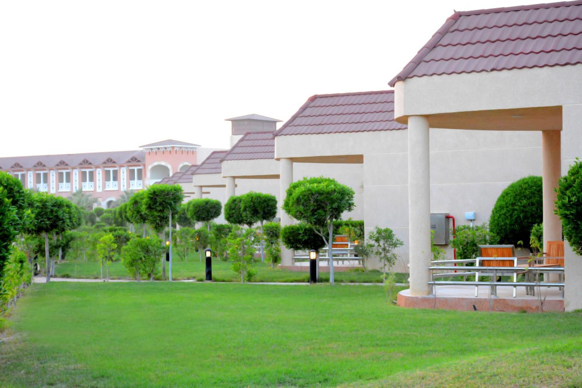 Radisson Blu Resort, Al Khobar Халф Муун Бей Екстериор снимка Residential villas in Al-Ghazal