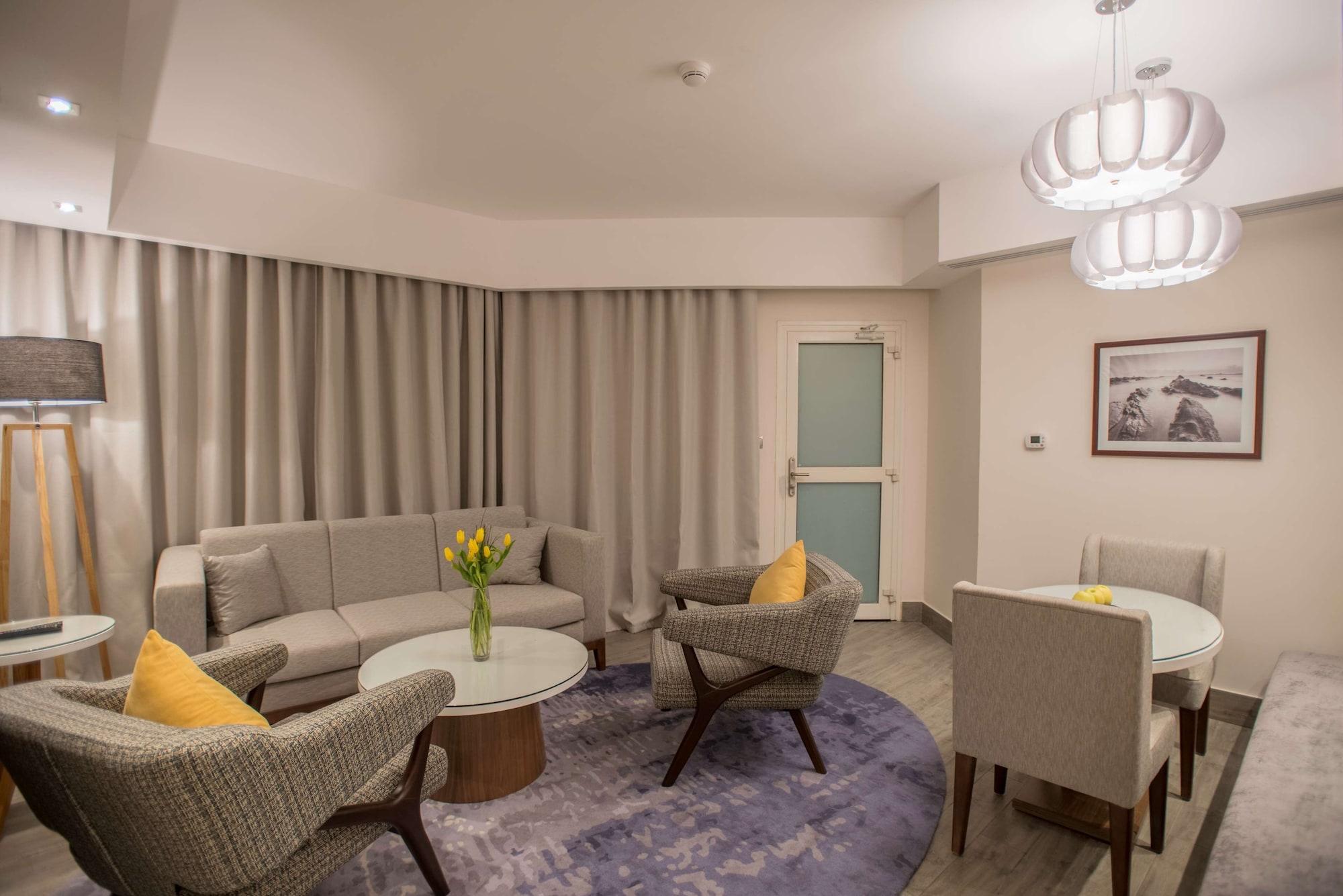 Radisson Blu Resort, Al Khobar Халф Муун Бей Екстериор снимка The interior of a suite at the hotel