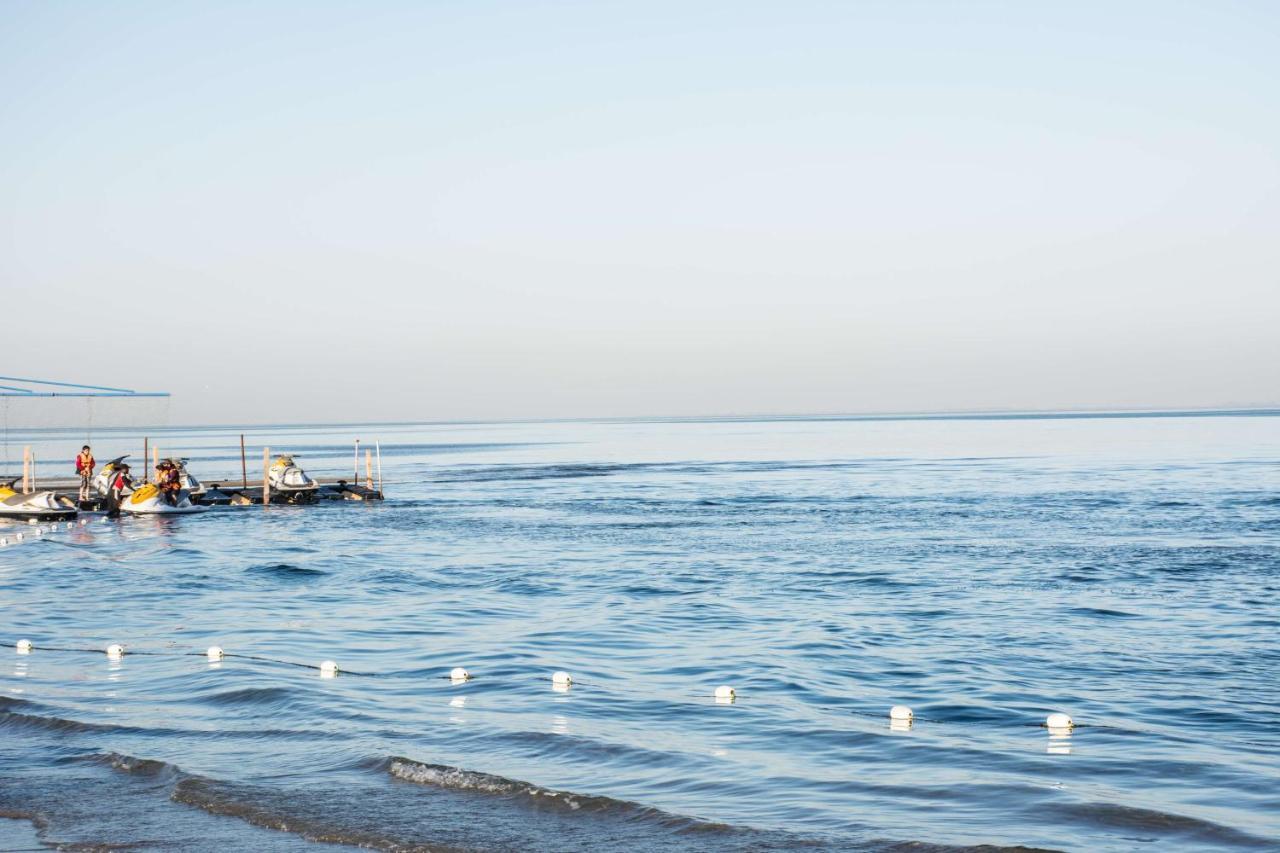 Radisson Blu Resort, Al Khobar Халф Муун Бей Екстериор снимка View of the sea from the beach