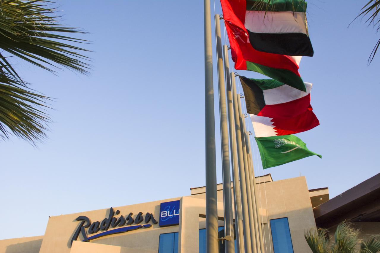 Radisson Blu Resort, Al Khobar Халф Муун Бей Екстериор снимка Flags of the six Gulf Cooperation Council nations at a hotel in the United Arab Emirates