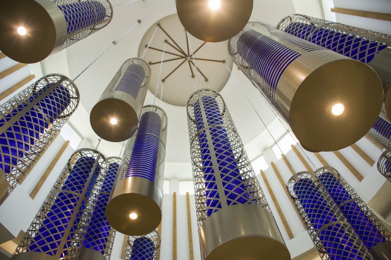 Radisson Blu Resort, Al Khobar Халф Муун Бей Екстериор снимка The ceiling of the main entrance