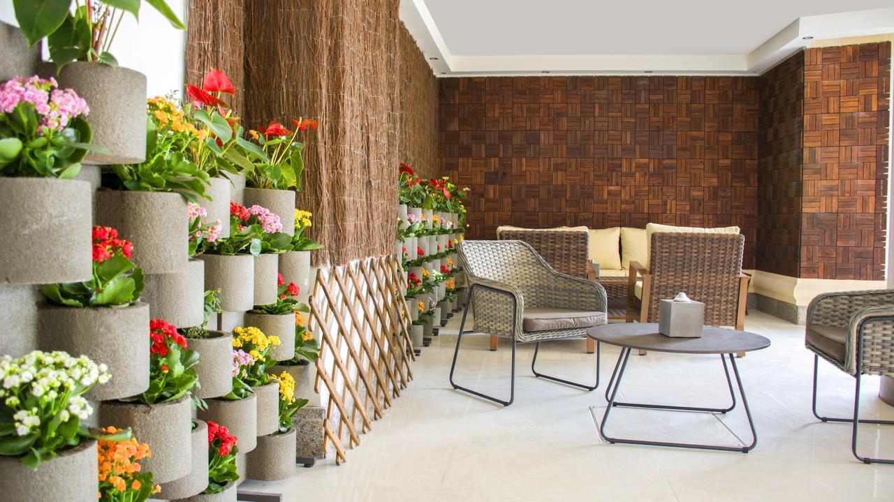 Radisson Blu Resort, Al Khobar Халф Муун Бей Екстериор снимка Vertical garden