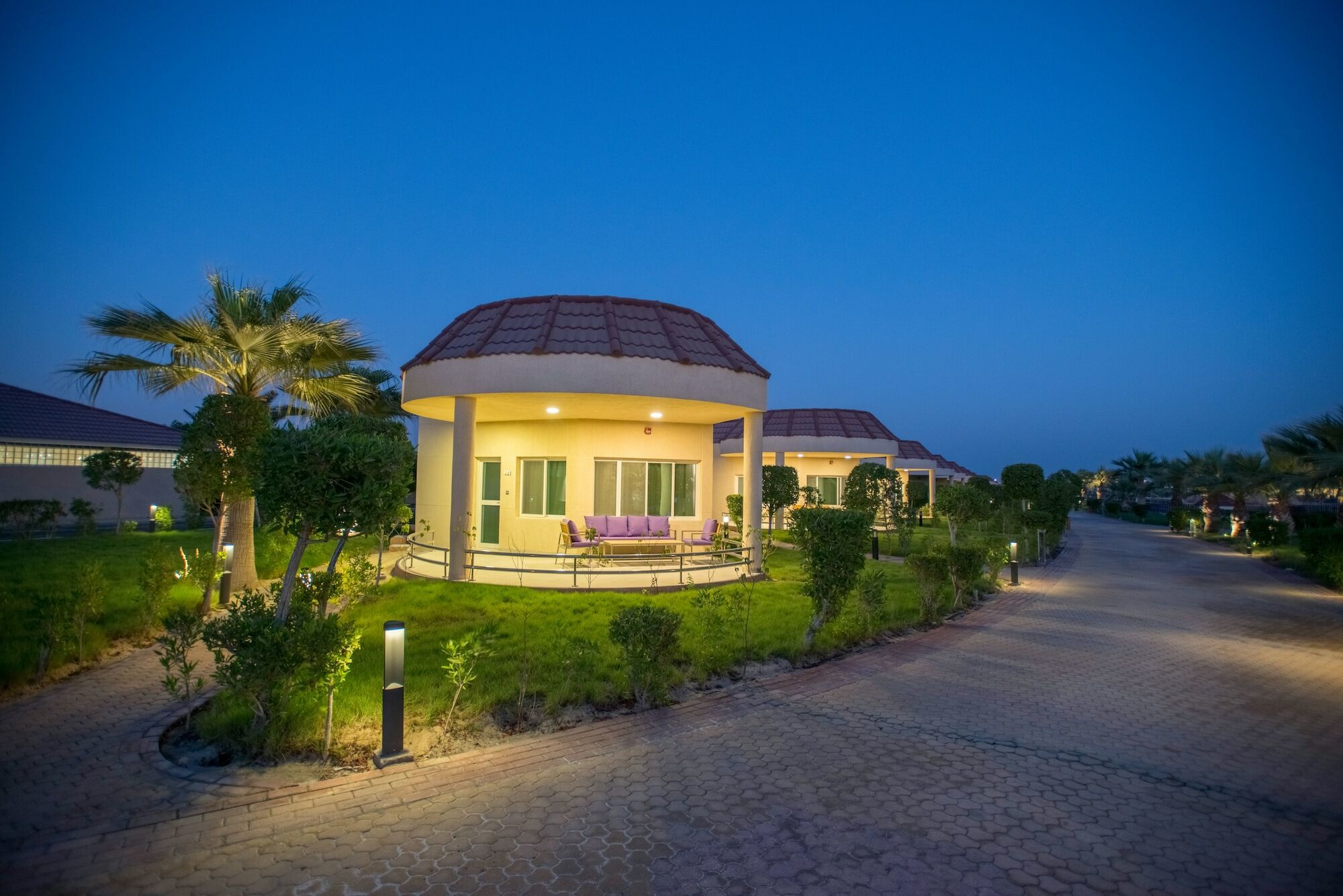 Radisson Blu Resort, Al Khobar Халф Муун Бей Екстериор снимка The resort at night