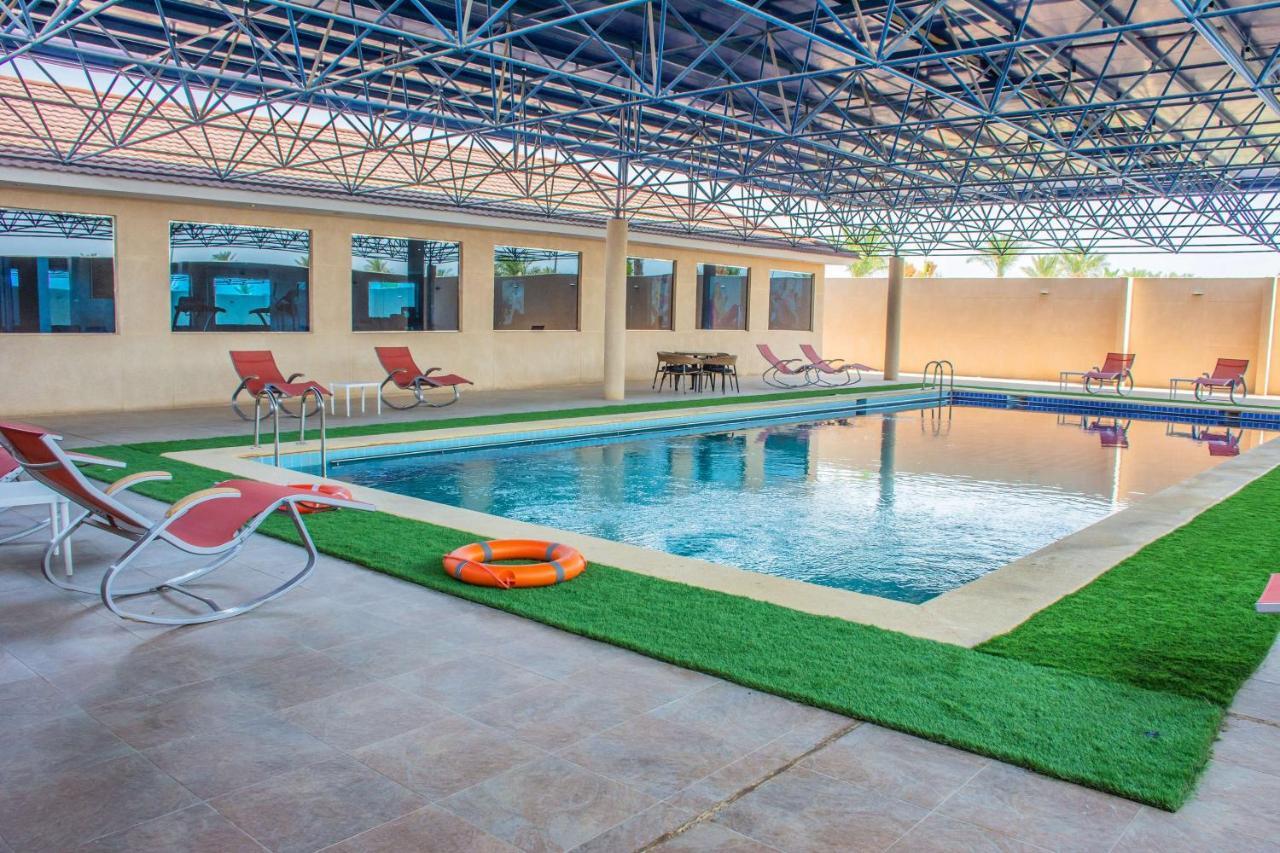 Radisson Blu Resort, Al Khobar Халф Муун Бей Екстериор снимка Swimming pool at the hotel