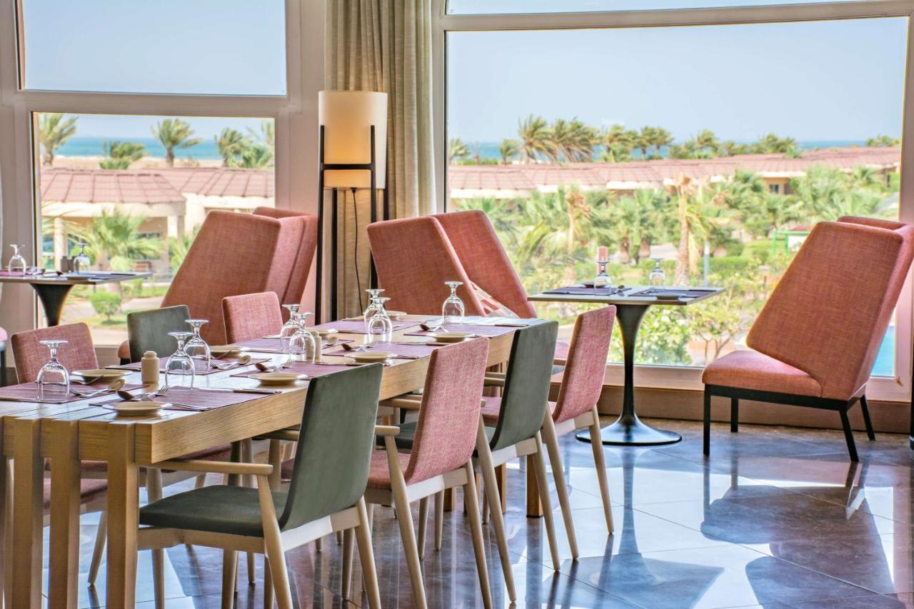 Radisson Blu Resort, Al Khobar Халф Муун Бей Екстериор снимка The restaurant