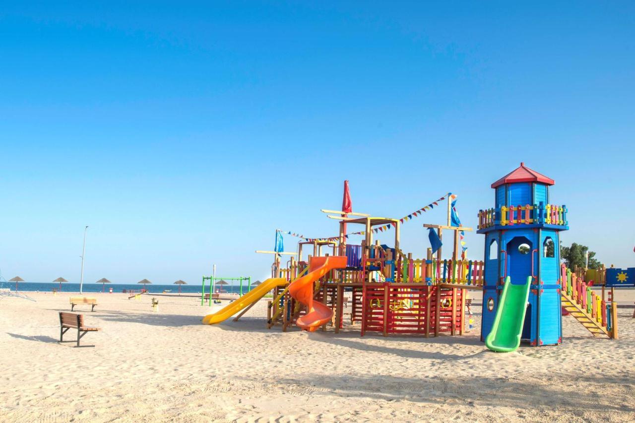 Radisson Blu Resort, Al Khobar Халф Муун Бей Екстериор снимка Playground on the beach