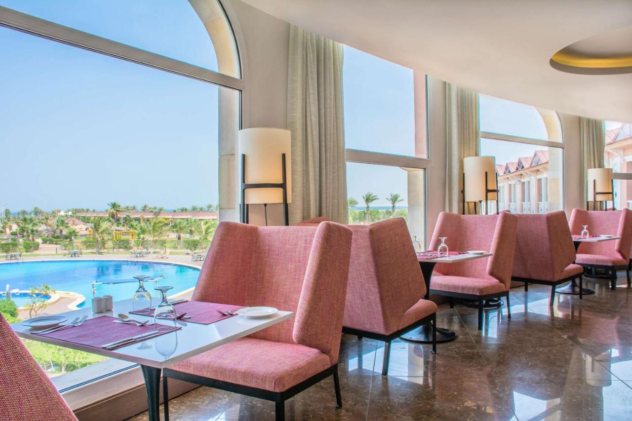 Radisson Blu Resort, Al Khobar Халф Муун Бей Екстериор снимка The restaurant